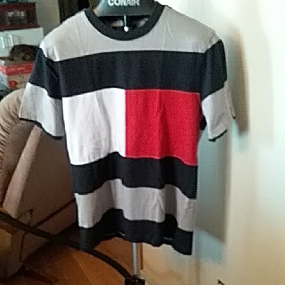 10/$10 Tommy Hilfiger Black & Gray Short Sleeve Tee  M